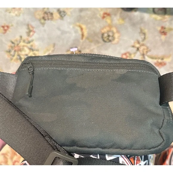 Lululemon Everywhere Heritage Camo Jacquard Max Dk Olive Sargent Belt Bag NWOT - Picture 7 of 8